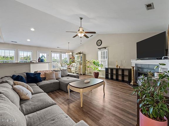 3rd image of 111 Farmgate Drive