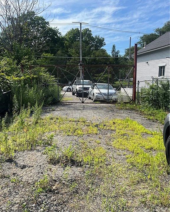 2nd image of 203 Valley St