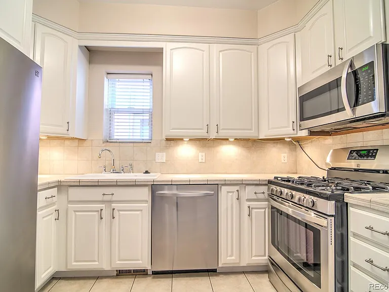 86 N Pearl St — Photo 11