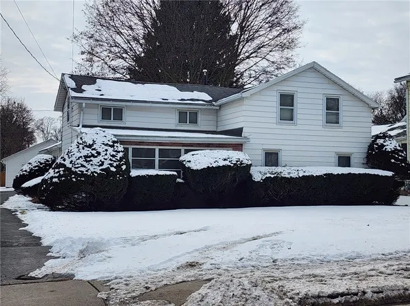 57 Chapel St, Mount Morris, NY 14510