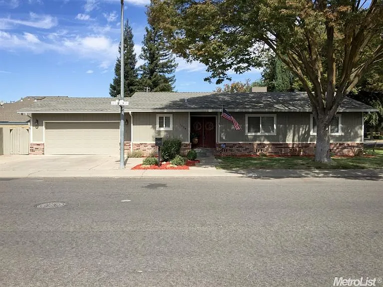 1329 Buttonwillow Dr photo 1