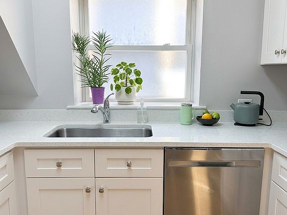 4th image of 2433 N Western Ave #2