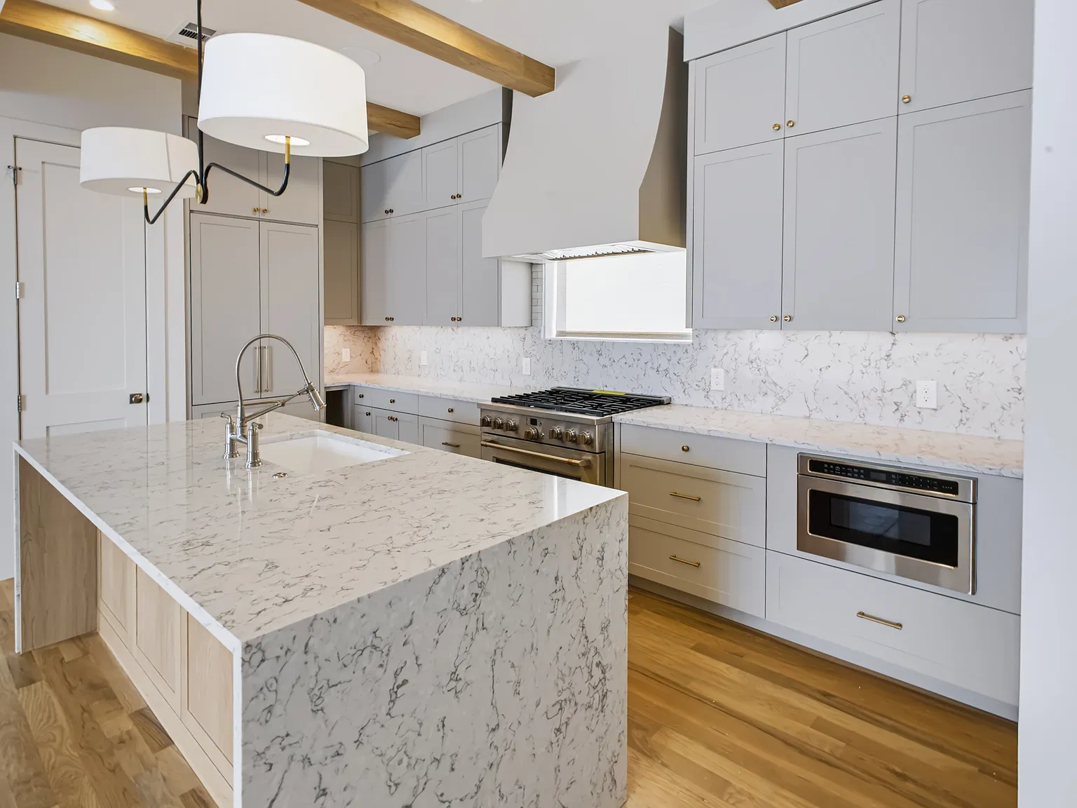2 bed, 2.5 bath, 1448 sqft, $7,500 — Photo 3