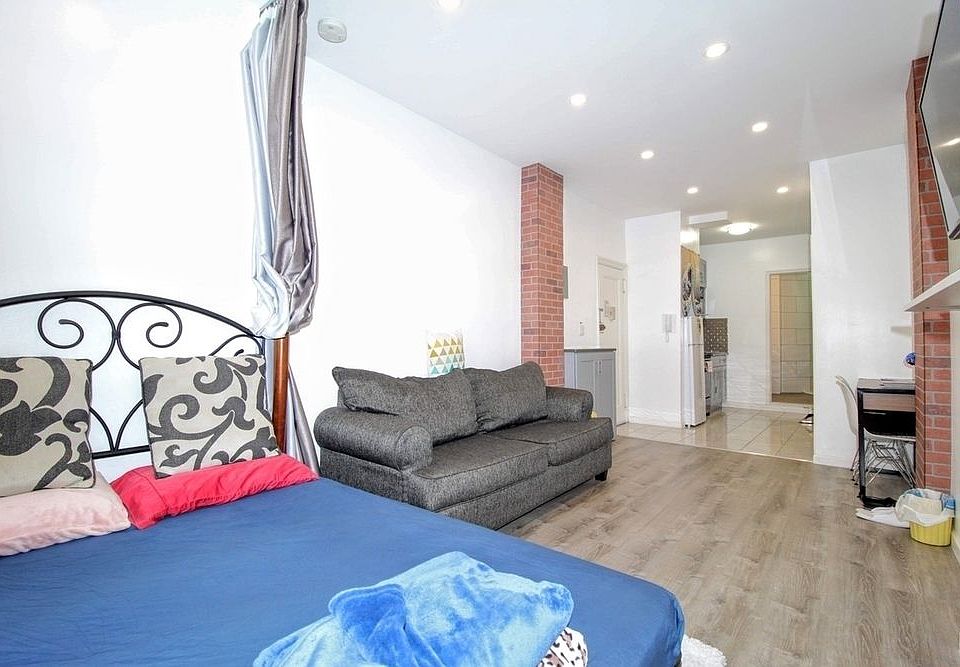 2nd image of 214 E 88th St APT 1A