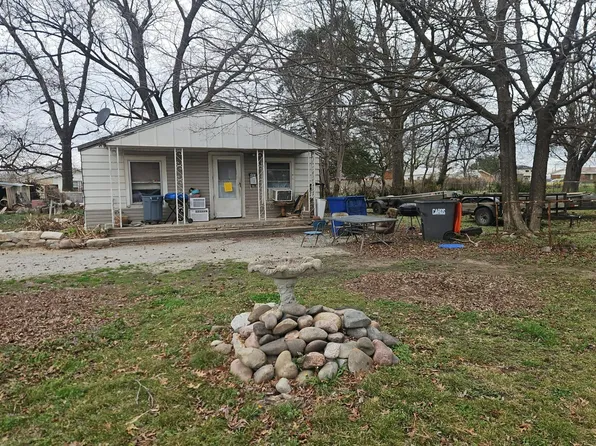 1631 B St NE #E, Miami, OK 74354