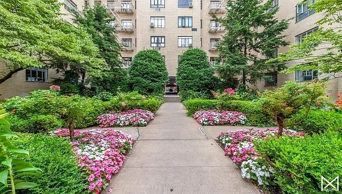 Sold by Bank Neary | media 21