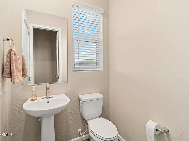 21261 W Virginia Ave — Photo 25