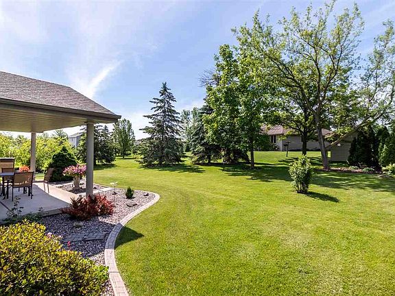 great landscaping with curbing