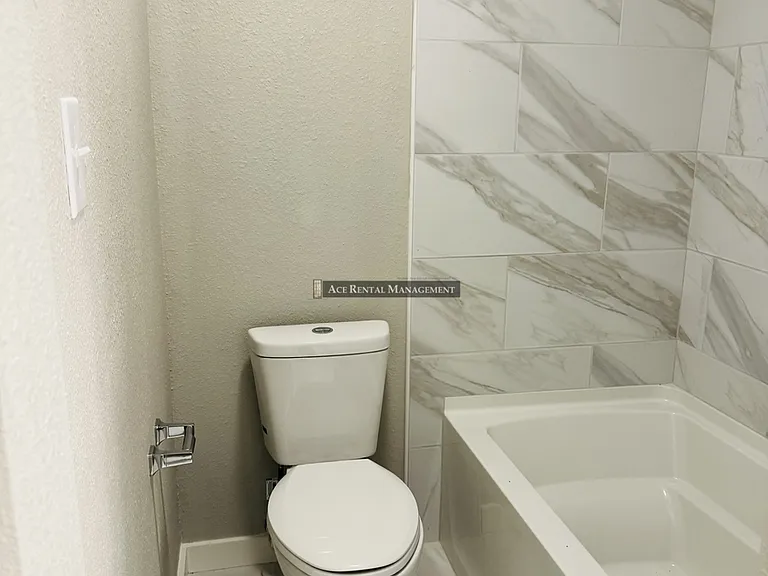2925 19th St #14 — Photo 8