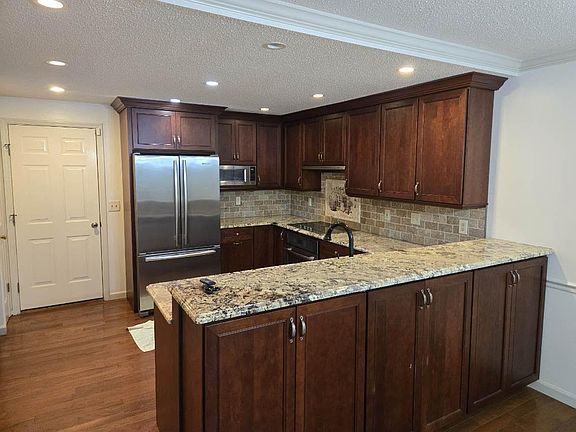 5th image of 12915 Banyan Town Dr