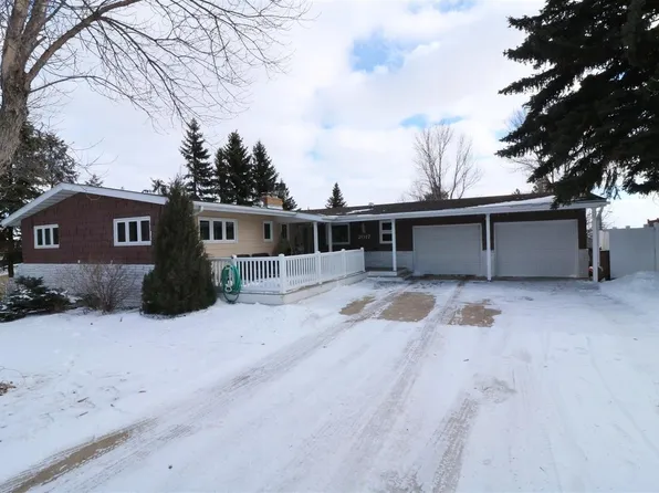 2017 Ida Mae Ct, Minot, ND 58703