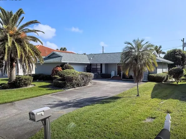 110 17th St, Belleair Beach, FL 33786