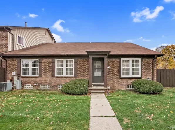 35225 Bristlecone Dr, Clinton Township, MI 48035