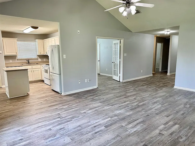 29006 Trinity River Dr — Photo 5