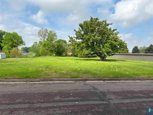 1419 N Garfield Ave, Sioux Falls, SD 57104