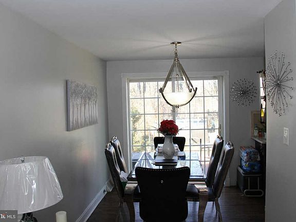 5th image of 6040 Newtown Ave