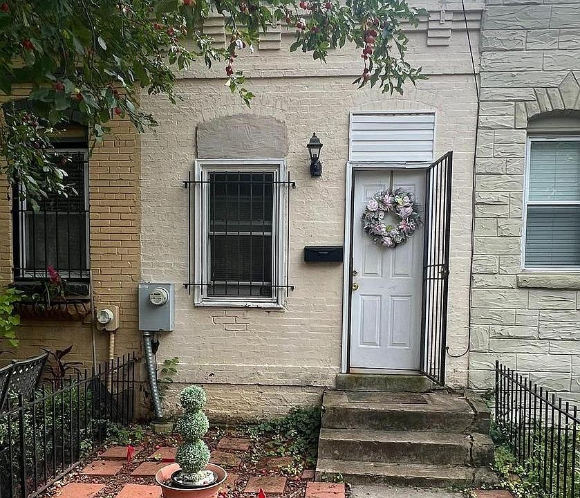 1st image of 1341 C St NE