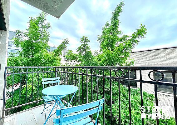 1st image of 588 Franklin Ave #2
