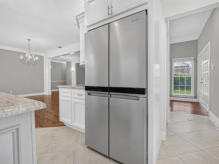 10310 Chevy Chase Dr — Photo 18
