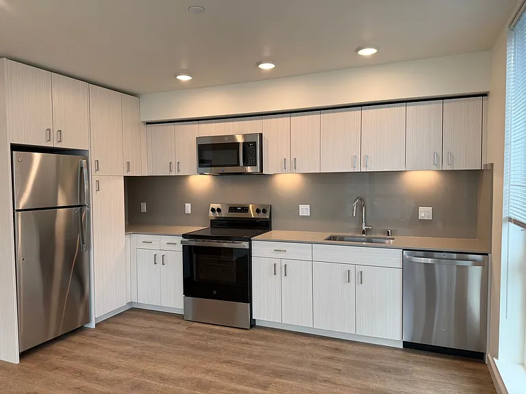 Metro 5000 Apartments — Photo 12