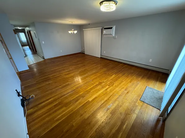 238 Webster Avenue image 2 of 9