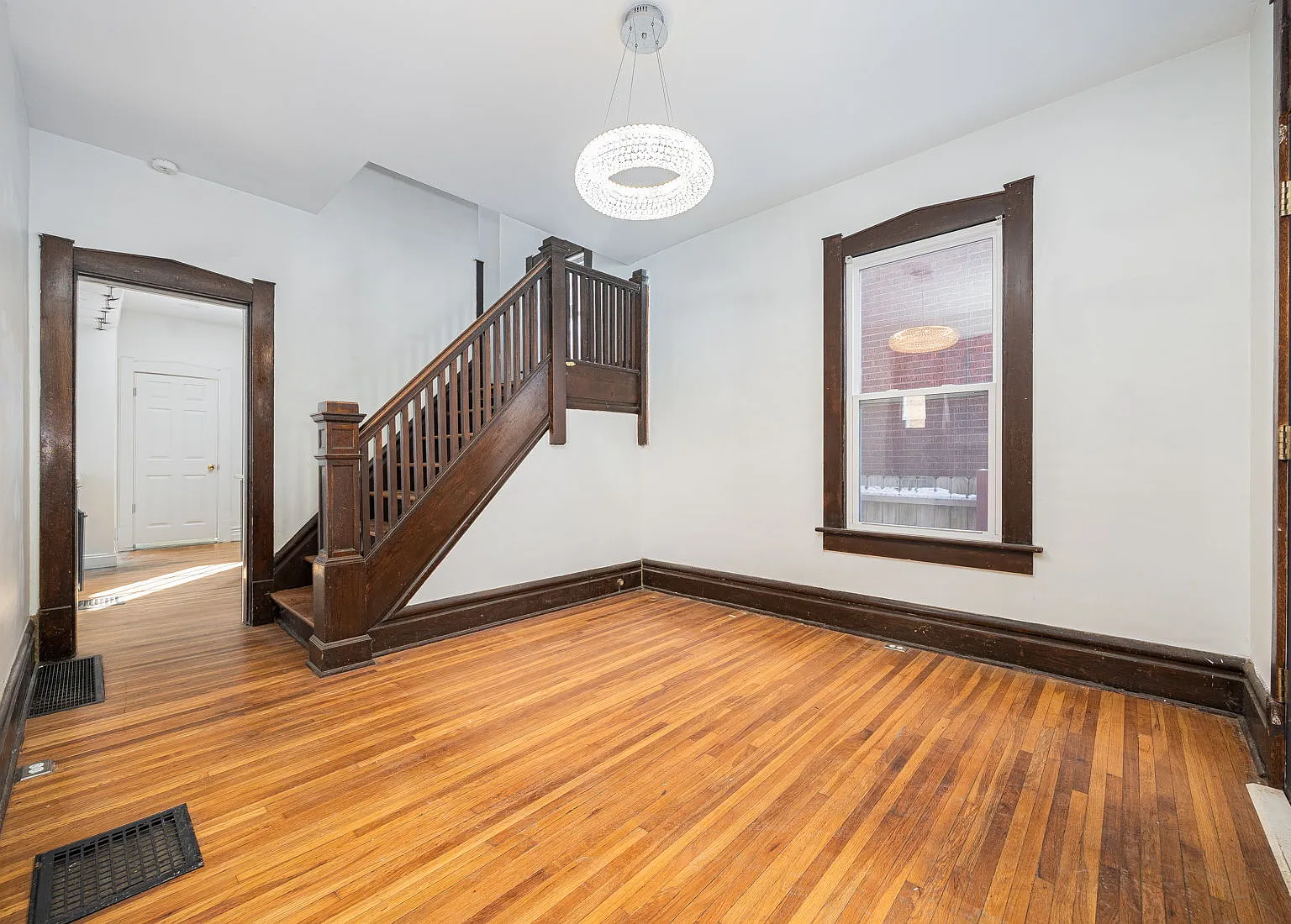 4 bed, 3.5 bath, 1932 sqft, $2,350 — Photo 4