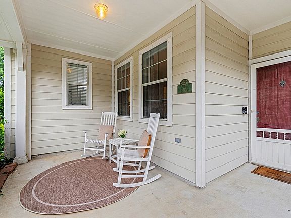 3rd image of 10013 Lexington Dr
