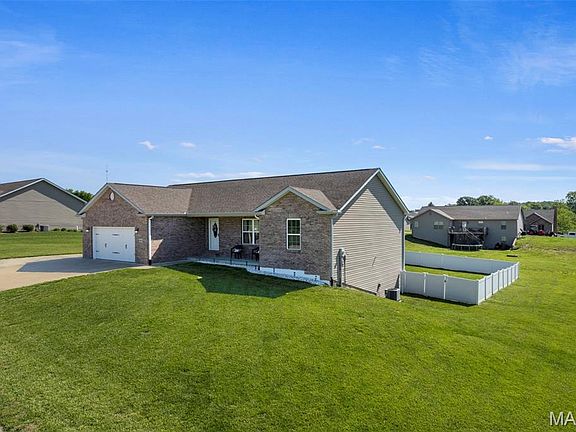 4th image of 451 Cedar Meadows Dr