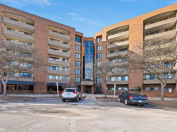 3306 Country Club Dr, Saint Clair Shores, MI 48082