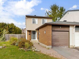 1 Berkshire Way, Ottawa, ON K2J 2B1