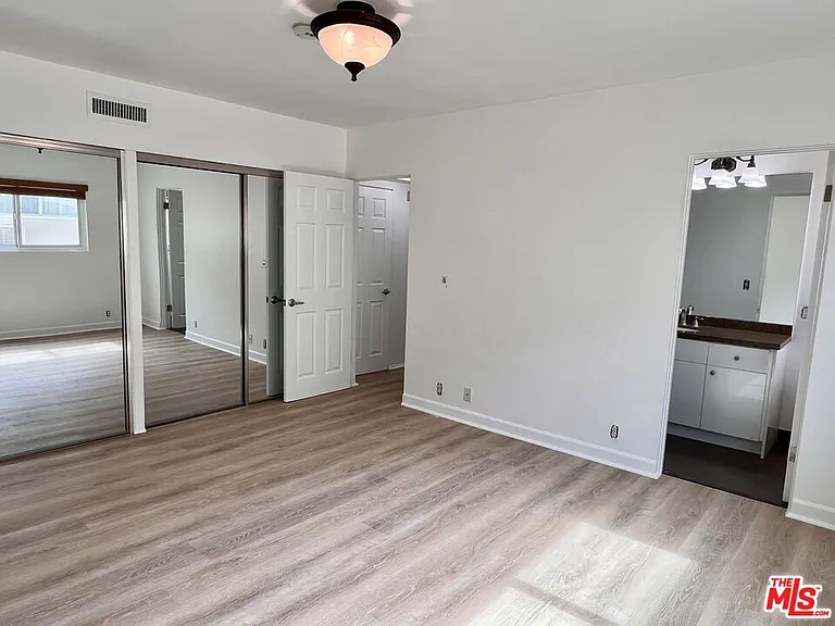 415 N Palm Dr #301 — Photo 13