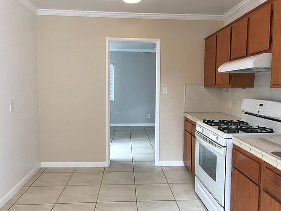 4th image of 2086 Irving Ave