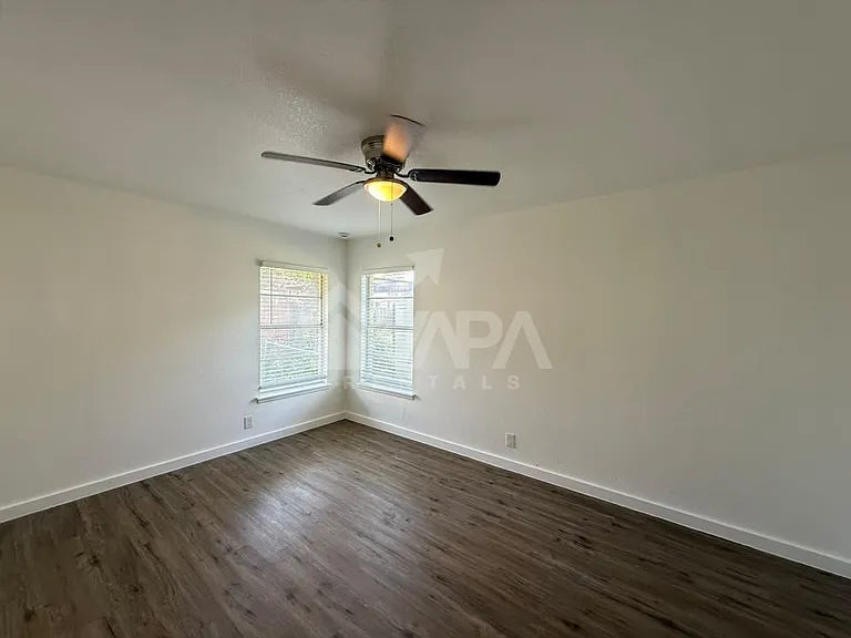 4126 Valleyfield St — Photo 12