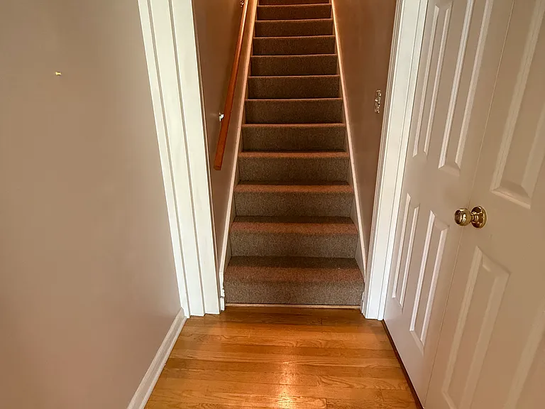 222 Lillian Ave — Photo 6