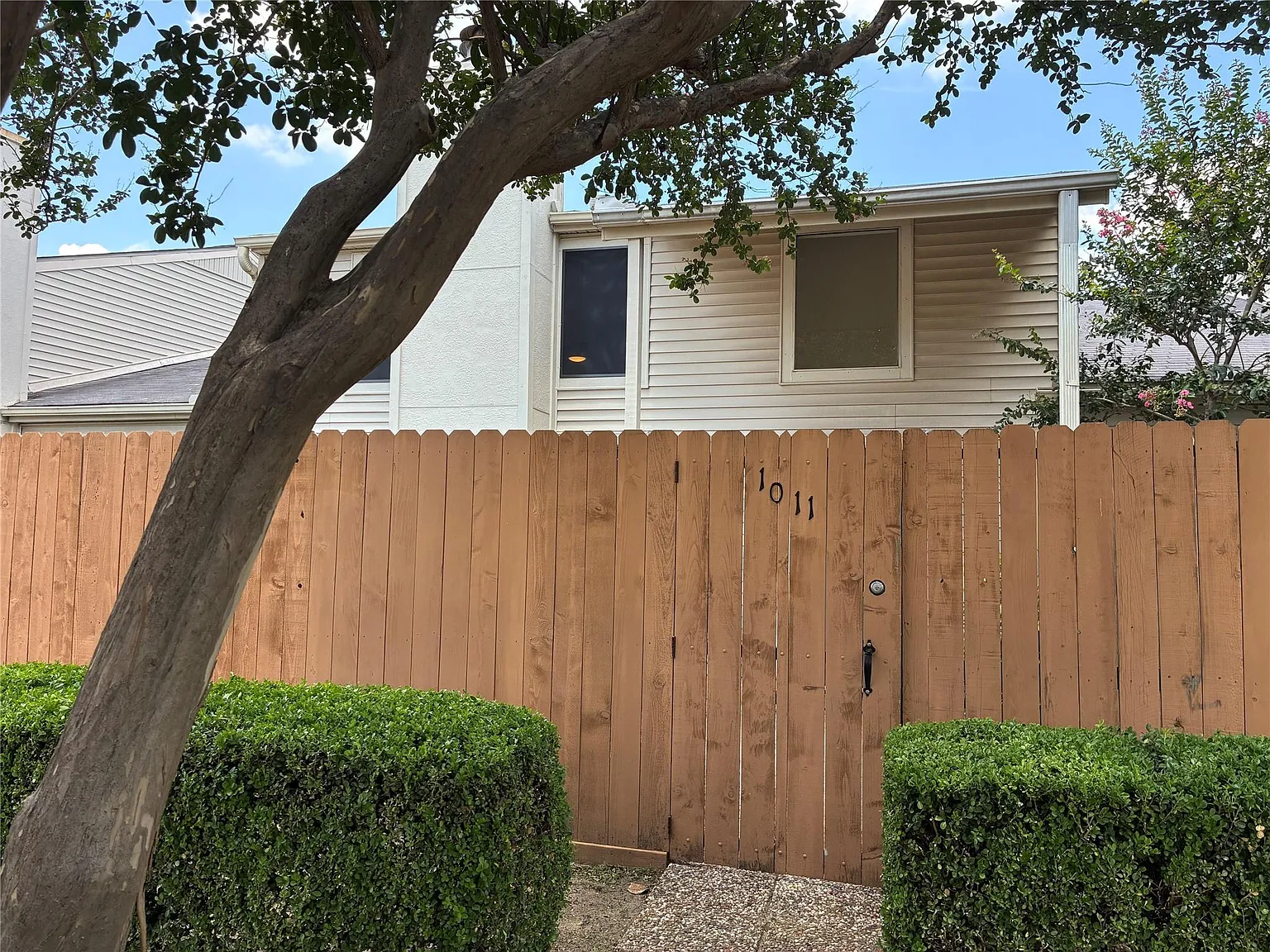 1 bed, 1.0 bath, 1008 sqft, $1,300 — Photo 1