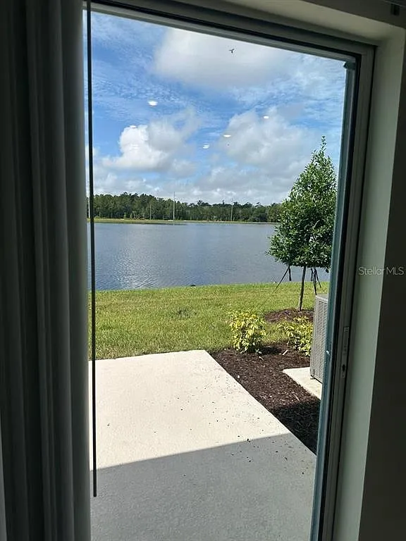 3 bed, 2.5 bath, 1854 sqft, $2,100 — Photo 4
