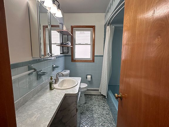 4th image of 40 Scoles Ave Floor 2