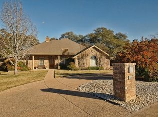 556 Peterson Ln, Lakeway, TX 78734