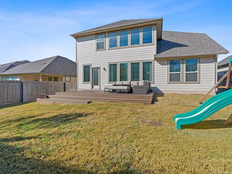 209 Birkshire Dr — Photo 32