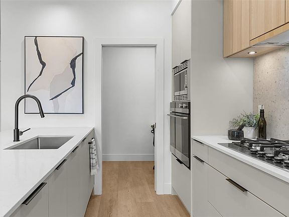 5th image of 2341 Bear Mountain Pkwy #304