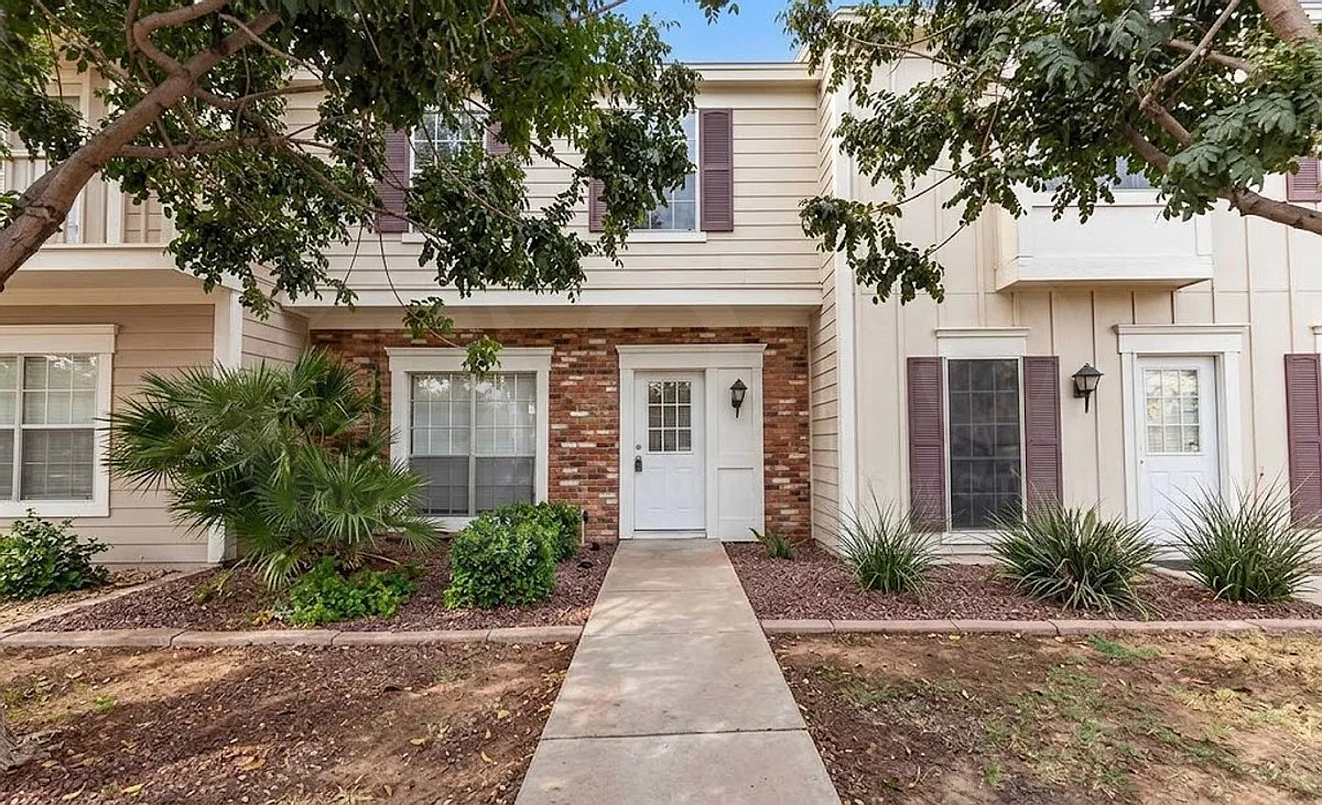 2 bed, 1.5 bath, 1200 sqft, $1,499 — Photo 1