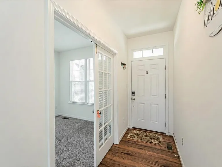 8105 Lyman Ct — Photo 4