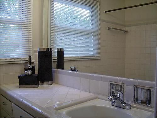 5th image of 1116 Retlaw St NW