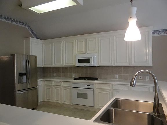 Kitchen with lots of cabinet space, pantry. Stainless Refrigerator Stays!