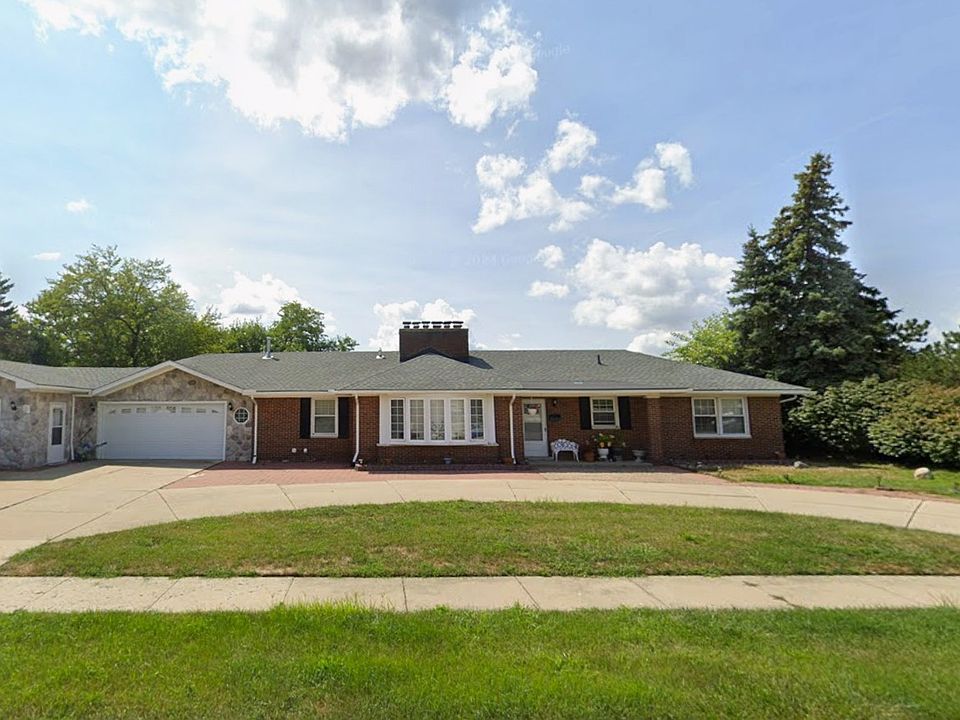 1st image of 13900 Village Ln