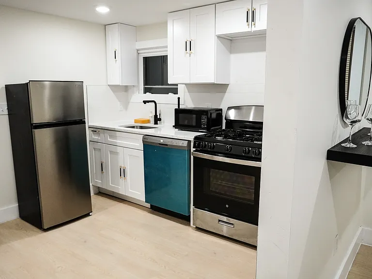 466 Avon Ave #3 — Photo 14