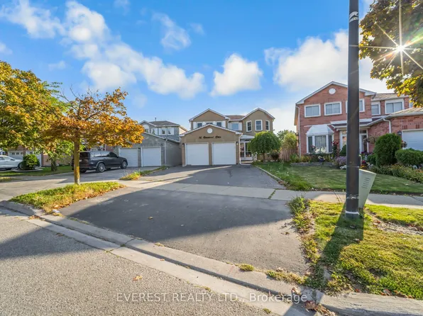 96 Ravenswood Dr, Brampton, ON L6Y 3Z9