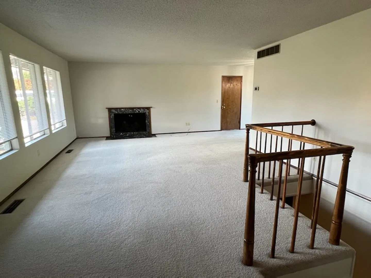 Spacious 3 bed/2 bath home on a Cul-de-sac!! — Photo 2