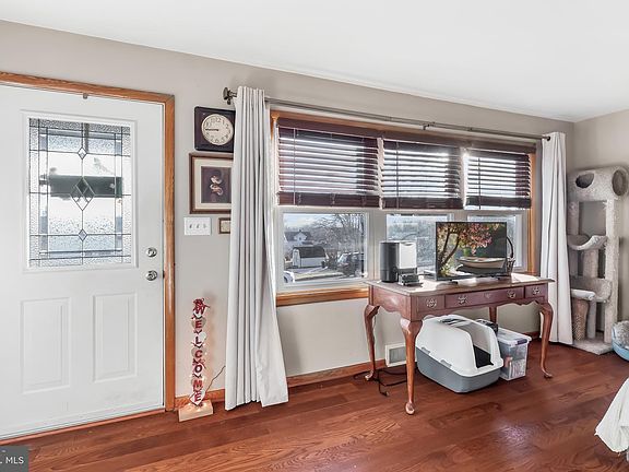 5th image of 170 Mount Pleasant St