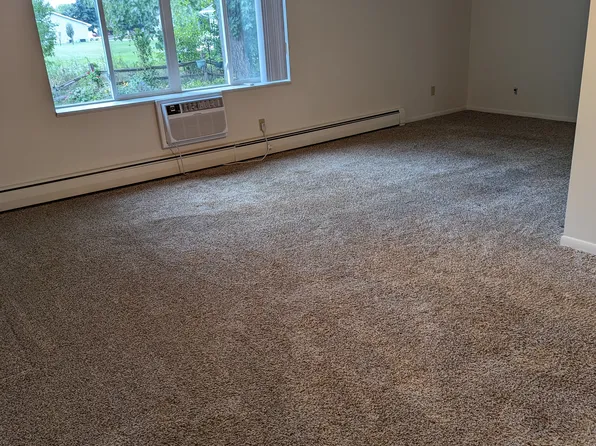 1 bed, 1.0 bath, 868 sqft, $895, 452 S Saint Bernard Dr #2, De Pere, WI 54115